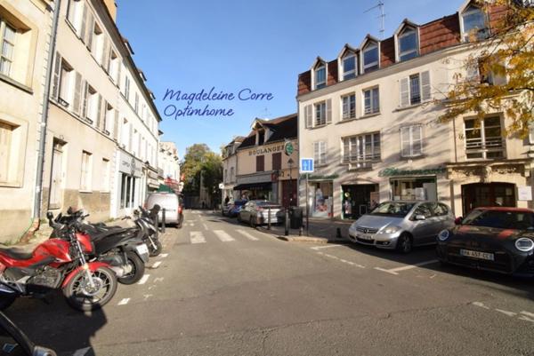 Vieux Saint-Maur – Grand studio traversant, charme de l’ancien et tranquillité assurée