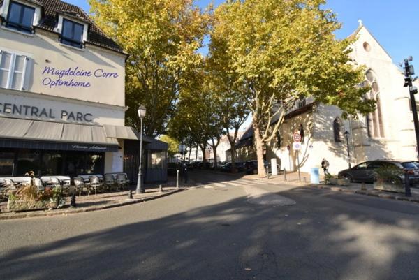 Vieux Saint-Maur – Grand studio traversant, charme de l’ancien et tranquillité assurée