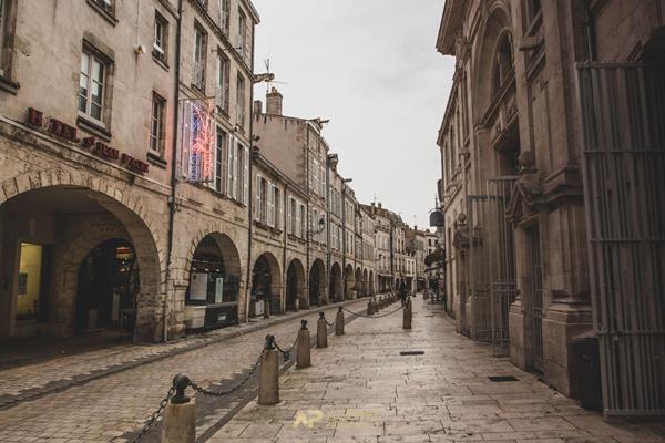 Studio centre ville de La Rochelle €143 000 ** - Référence FB722
