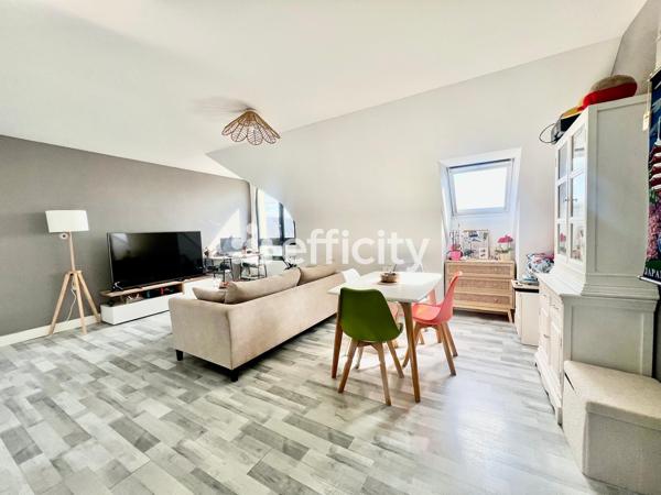 Appartement
         2 pièces
        - 45 m² 164 000 € *