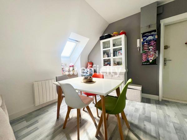 Appartement
         2 pièces
        - 45 m² 164 000 € *