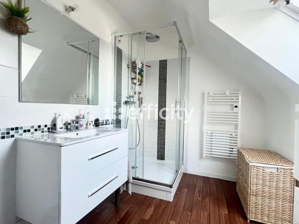 Appartement
         2 pièces
        - 45 m² 164 000 € *
