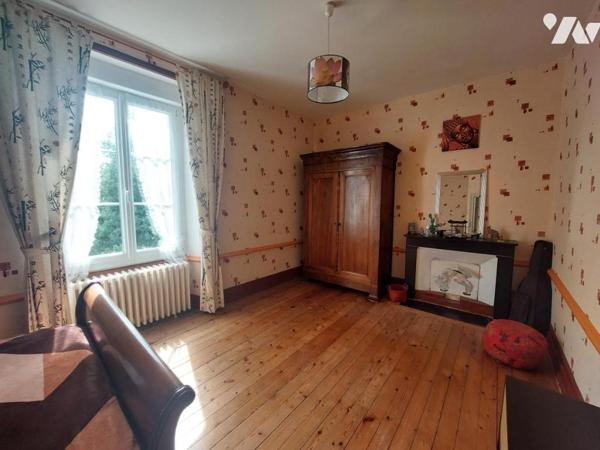 A VENDRE - MAISON- 6 CHAMBRES RENAZE