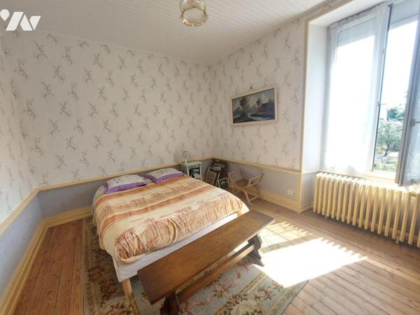 A VENDRE - MAISON- 6 CHAMBRES RENAZE