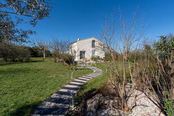 Belle demeure à Cabries de 8 pièces 200 m2 sur parcelle d'environ 4000 m2