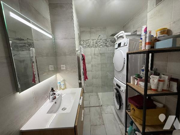 Au Cœur des Vespins ideal investissement pour ce beau studio de 27,67m2 loué entièrement rénové.