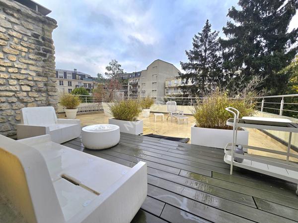 Maison Rosny Sous Bois 210 m2 demeure en plein centre ville proche gare RER E Rosny sous bois et Rosny Bois Perrier centre commercial et Metro