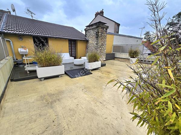 Maison Rosny Sous Bois 210 m2 demeure en plein centre ville proche gare RER E Rosny sous bois et Rosny Bois Perrier centre commercial et Metro