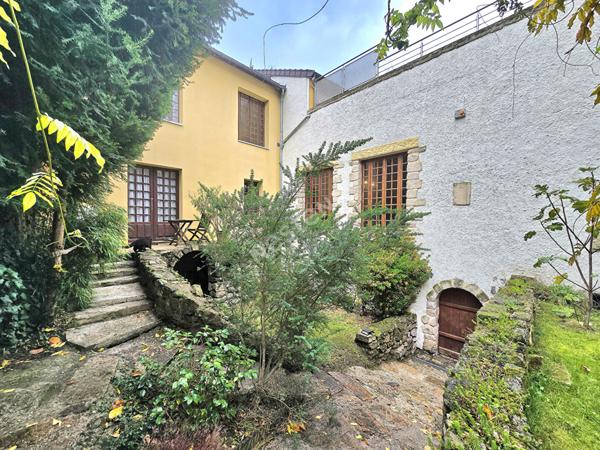 Maison Rosny Sous Bois 210 m2 demeure en plein centre ville proche gare RER E Rosny sous bois et Rosny Bois Perrier centre commercial et Metro