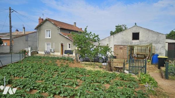 A vendre à VIVONNE (86), Une maison d'habitation de 120 m² - 4 Chambres - Dépendances