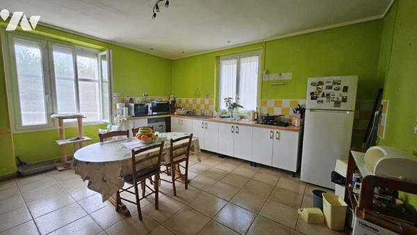 A vendre à VIVONNE (86), Une maison d'habitation de 120 m² - 4 Chambres - Dépendances