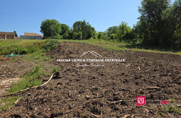 AUNEAU - JOLI TERRAIN VIABILISE DE 532 m²