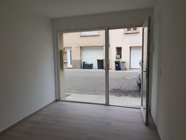 Saint-Laurent-de-la-Salanque (66250) Boutique avec vitrine idéalement placée