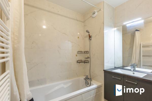 3 pièces en parfait état avec parking