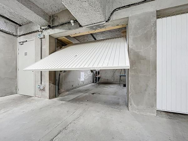 Garage en sous-sol (avec porte motorisée), dans résidence récente et sécurisée, à vendre sur Annecy