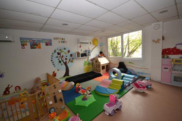 Bureaux Locaux de 330 m² de SH et de 9 pièces