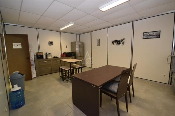 Bureaux Locaux de 330 m² de SH et de 9 pièces