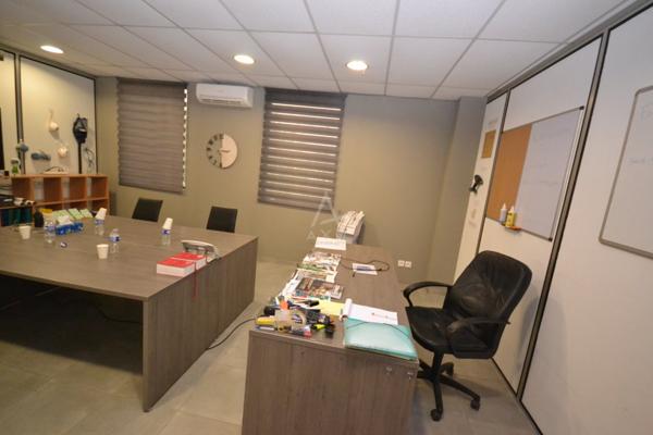 Bureaux Locaux de 330 m² de SH et de 9 pièces