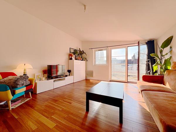 Lille proximité CHR , Appartement 3 pièces au dernier étage avec terrasse, garage et parking Lille