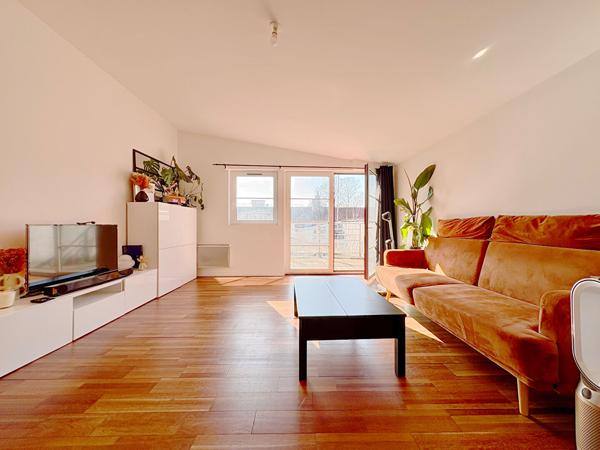 Lille proximité CHR , Appartement 3 pièces au dernier étage avec terrasse, garage et parking Lille