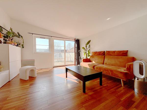 Lille proximité CHR , Appartement 3 pièces au dernier étage avec terrasse, garage et parking Lille