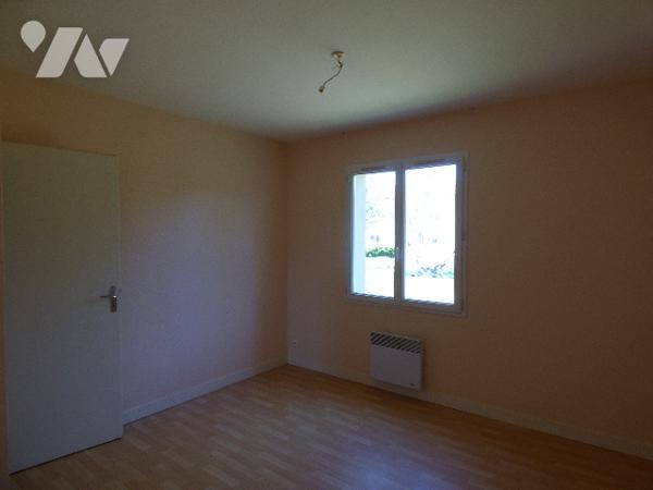 PAVILLON - MONCOUTANT-SUR-SEVRE