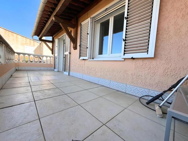 Maison familiale 123 m2 avec grand séjour jardin garage et dépendance au calme à Fréjus