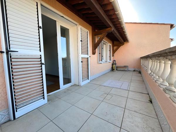 Maison familiale 123 m2 avec grand séjour jardin garage et dépendance au calme à Fréjus