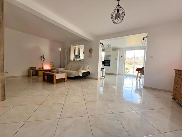 Maison familiale 123 m2 avec grand séjour jardin garage et dépendance au calme à Fréjus