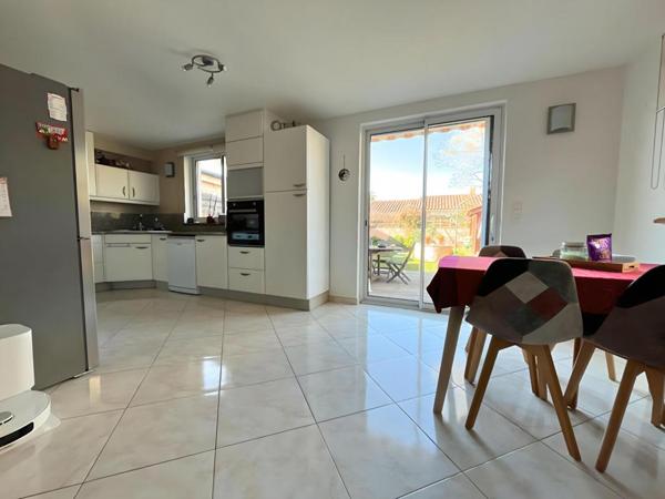 Maison familiale 123 m2 avec grand séjour jardin garage et dépendance au calme à Fréjus