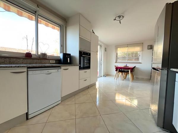 Maison familiale 123 m2 avec grand séjour jardin garage et dépendance au calme à Fréjus