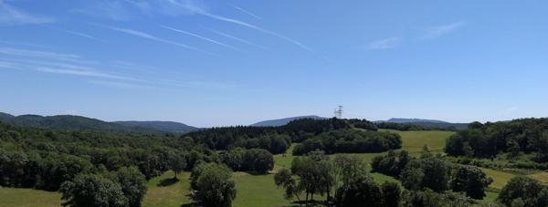 Ancien corps de ferme en pierre à rénover -  Fort potentiel au coeur du Jura