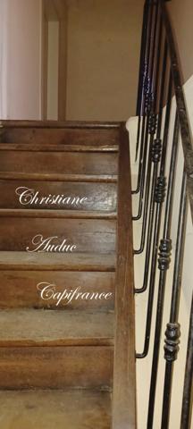 Entre Cluny et Charolles, maison mitoyenne de centre bourg de 100 m², à rénover.