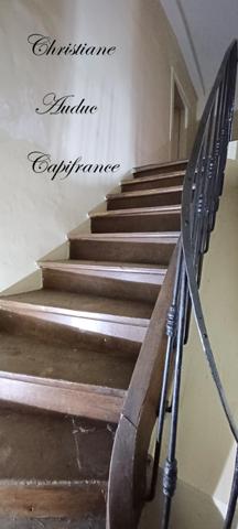 Entre Cluny et Charolles, maison mitoyenne de centre bourg de 100 m², à rénover.