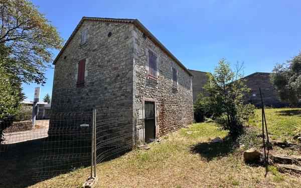 Maison à vendre    4 pièces •  Lablachère