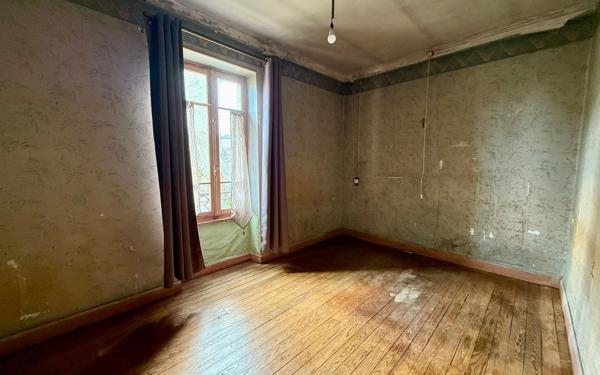 Maison à vendre    4 pièces •  Lablachère