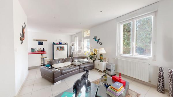 Demeure Joue Les Tours 10 pièce(s) 338 m2