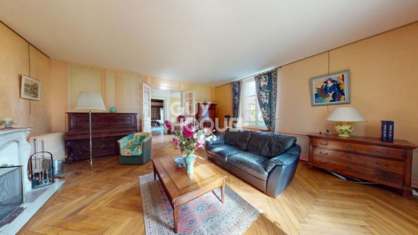 Demeure Joue Les Tours 10 pièce(s) 338 m2