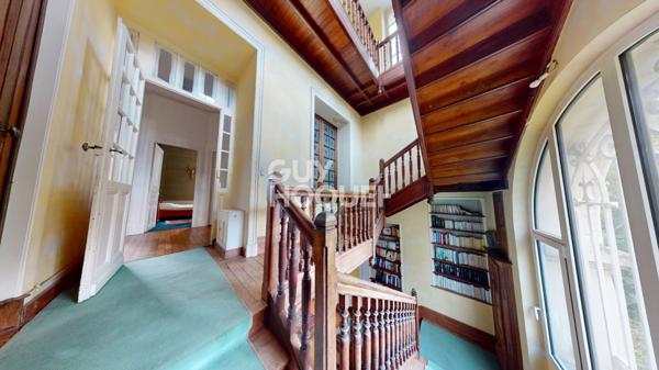 Demeure Joue Les Tours 10 pièce(s) 338 m2