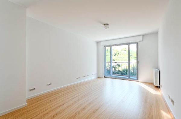 Cagnes Sur Mer Appartement 3 Pièces Terrasse Cave Centre-Ville de Cagnes-sur-Mer.