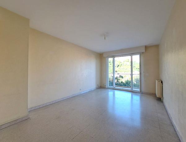 Cagnes Sur Mer Appartement 3 Pièces Terrasse Cave Centre-Ville de Cagnes-sur-Mer.