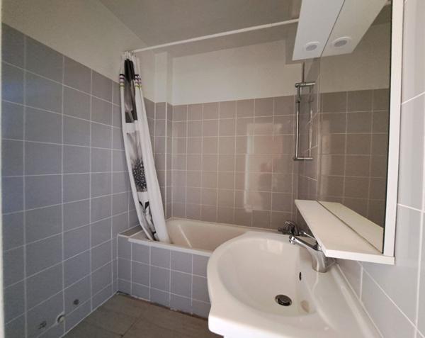 Cagnes Sur Mer Appartement 3 Pièces Terrasse Cave Centre-Ville de Cagnes-sur-Mer.