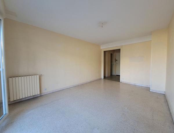 Cagnes Sur Mer Appartement 3 Pièces Terrasse Cave Centre-Ville de Cagnes-sur-Mer.