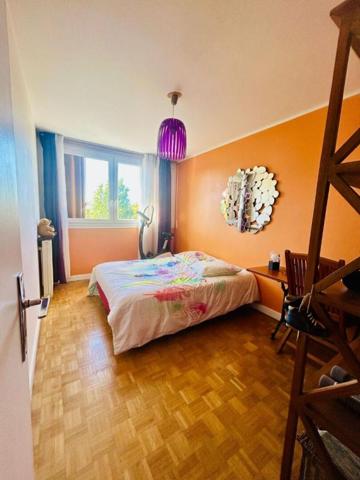 Élégance et confort à Beauchamp : Appartement lumineux avec balcon dans résidence verdoyante - 4 pièces - 88m²  -