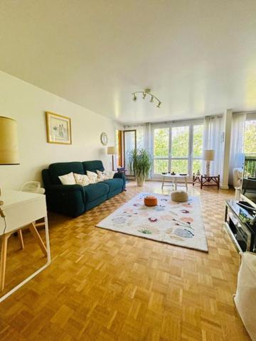 Élégance et confort à Beauchamp : Appartement lumineux avec balcon dans résidence verdoyante - 4 pièces - 88m²  -