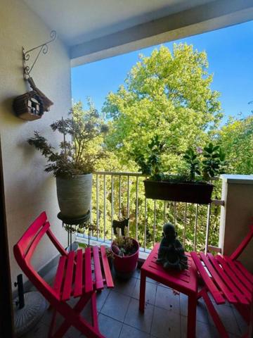 Élégance et confort à Beauchamp : Appartement lumineux avec balcon dans résidence verdoyante - 4 pièces - 88m²  -