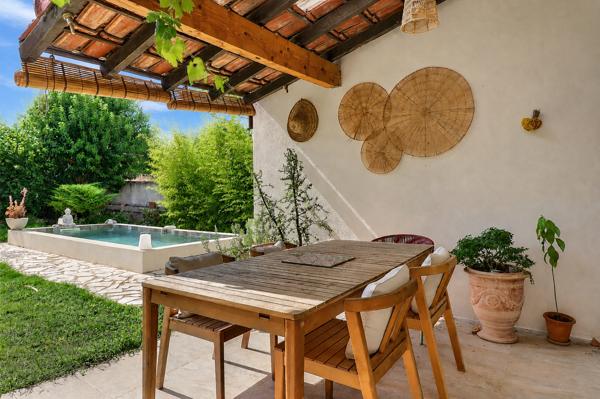 Le Redon - maison rénovée avec jardin, piscine et stationnement