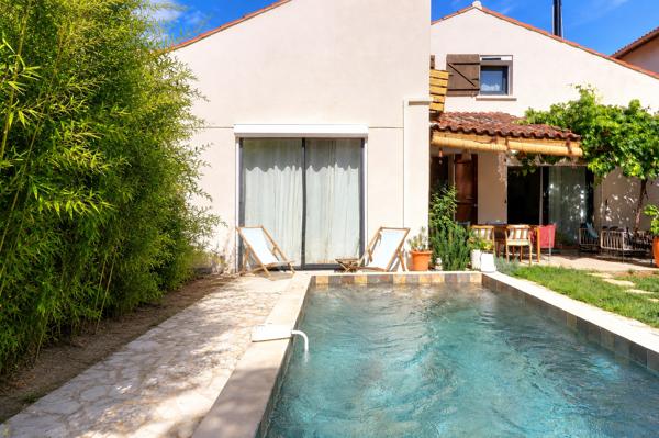 Le Redon - maison rénovée avec jardin, piscine et stationnement
