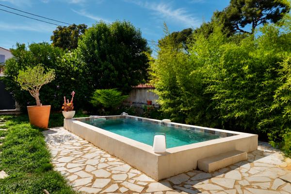 Le Redon - maison rénovée avec jardin, piscine et stationnement