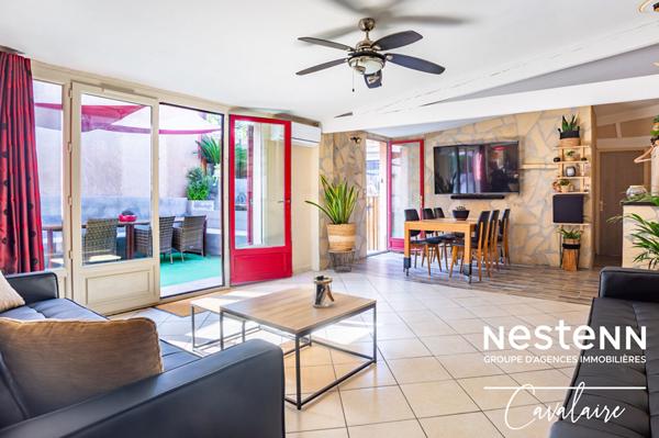 Maison atypique à Sainte Maxime quartier des Saquèdes d'environ 96 m² 3 chambres, avec piscine, garage et terrasses proche toutes commodités